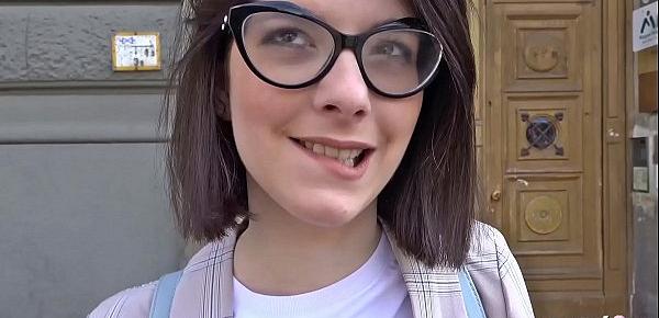 GERMAN SCOUT - 18 Jahre junge Studentin Sara AO Anal gefickt bei echten Casting nach der Uni